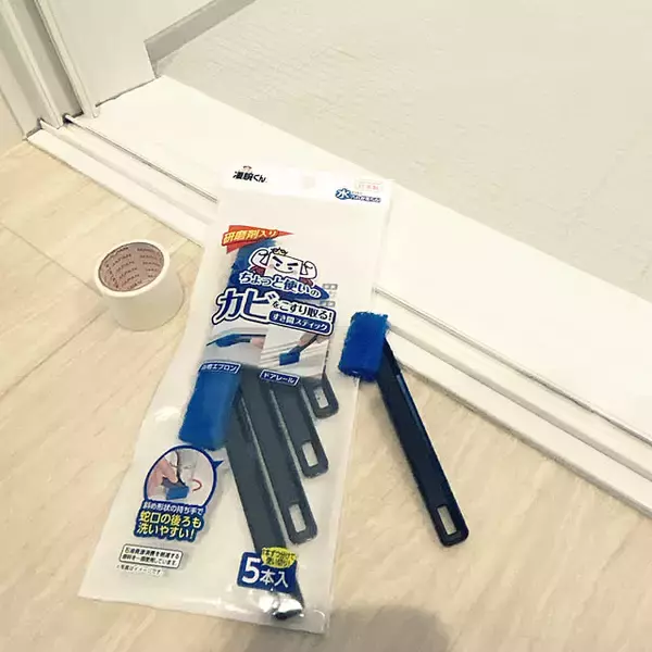 「手が届かない場所だからこそお手入れ方法を知っておきたい！隙間や溝掃除のハードルを下げる掃除アイデア」の画像