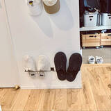 「直置きしないから場所を取らずに掃除も楽々♪セリアで叶える「浮かせる収納」6選」の画像5