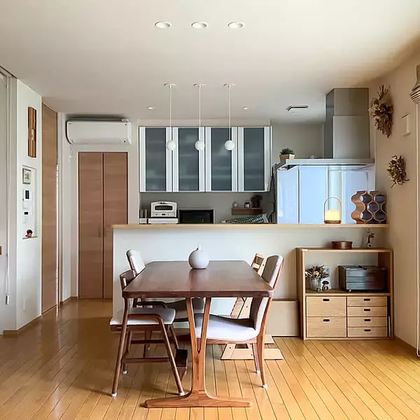 「散らかさないためのマイルール＆収納アイデアを大公開！テーブルの上をきれいに保つコツ」の画像