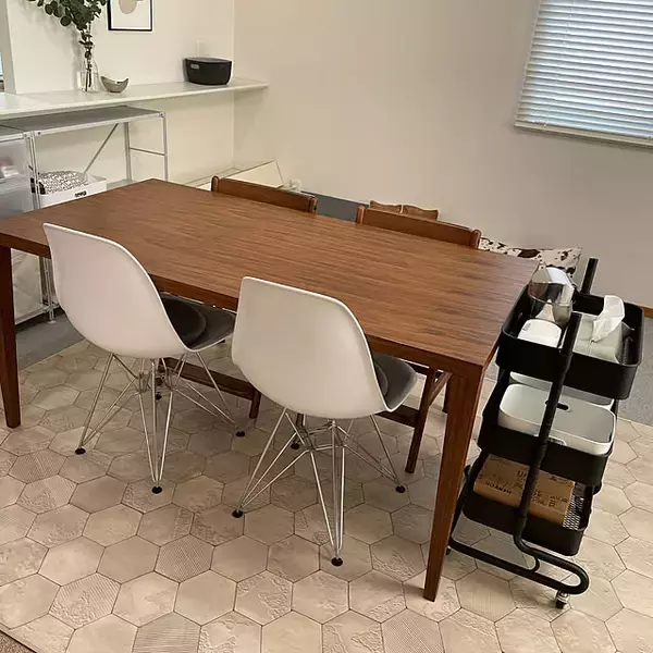 「散らかさないためのマイルール＆収納アイデアを大公開！テーブルの上をきれいに保つコツ」の画像