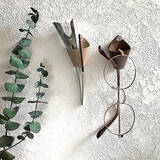 「普段使いもコレクションもスッキリ！見た目も使い勝手も良いメガネの収納アイデア6選」の画像1