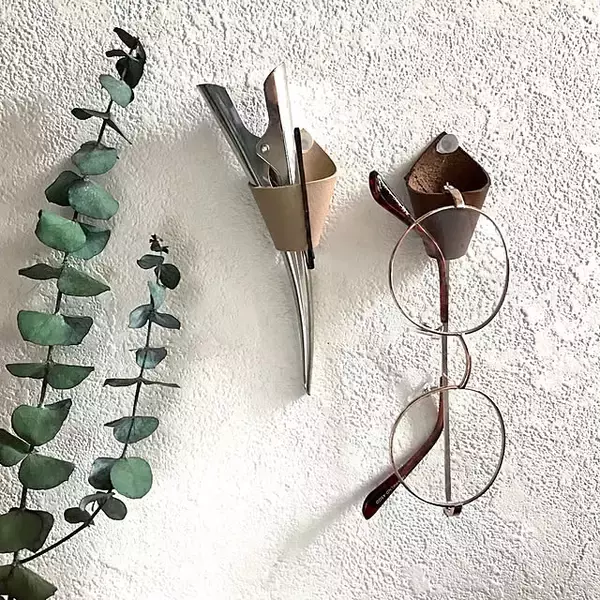 「普段使いもコレクションもスッキリ！見た目も使い勝手も良いメガネの収納アイデア6選」の画像