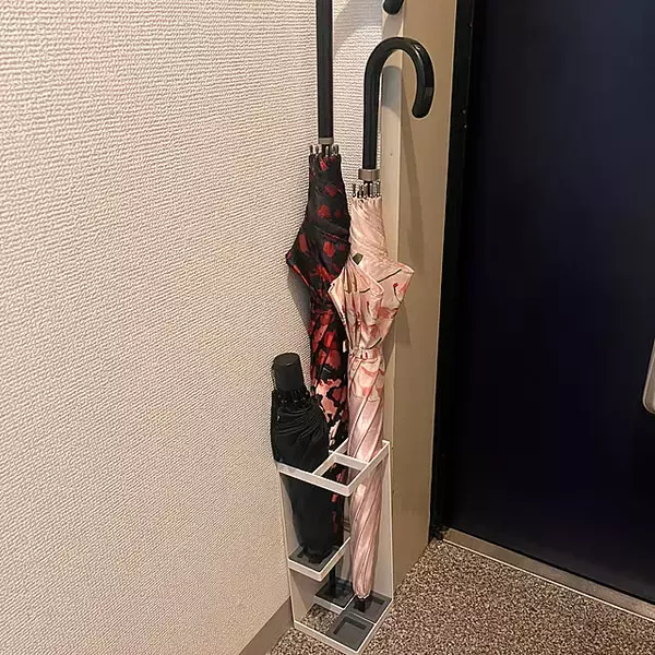 「すっきりとスマートな空間づくりにおすすめ♪省スペースにおさまる山崎実業の玄関収納アイテム」の画像