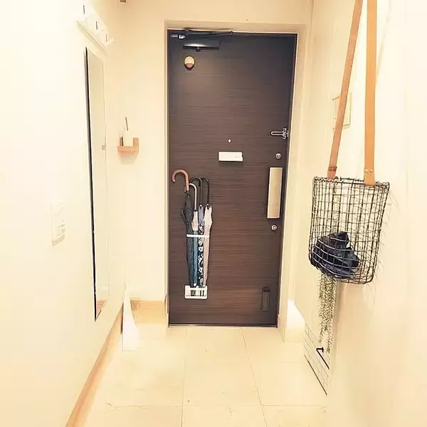 「すっきりとスマートな空間づくりにおすすめ♪省スペースにおさまる山崎実業の玄関収納アイテム」の画像