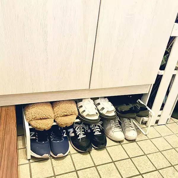 「すっきりとスマートな空間づくりにおすすめ♪省スペースにおさまる山崎実業の玄関収納アイテム」の画像