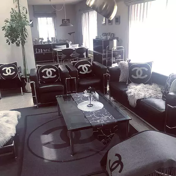 「クールで洗練されたイメージに憧れる♡挑戦してみたいブラックインテリア」の画像