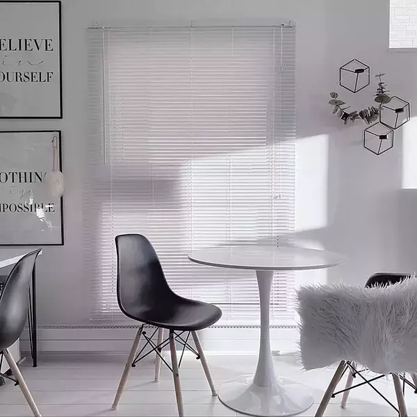 「クールで洗練されたイメージに憧れる♡挑戦してみたいブラックインテリア」の画像