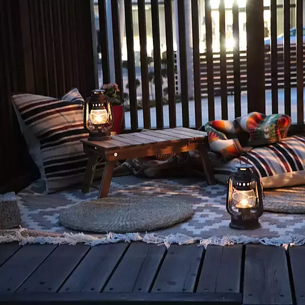 「お家の中でも外でも使える！ランタンがある暮らしの実例10選」の画像