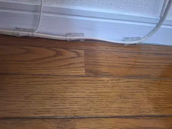 「「置くだけで解決♪メモスタンドで叶える、配線周りの目隠しカバー」 by chi-さん」の画像