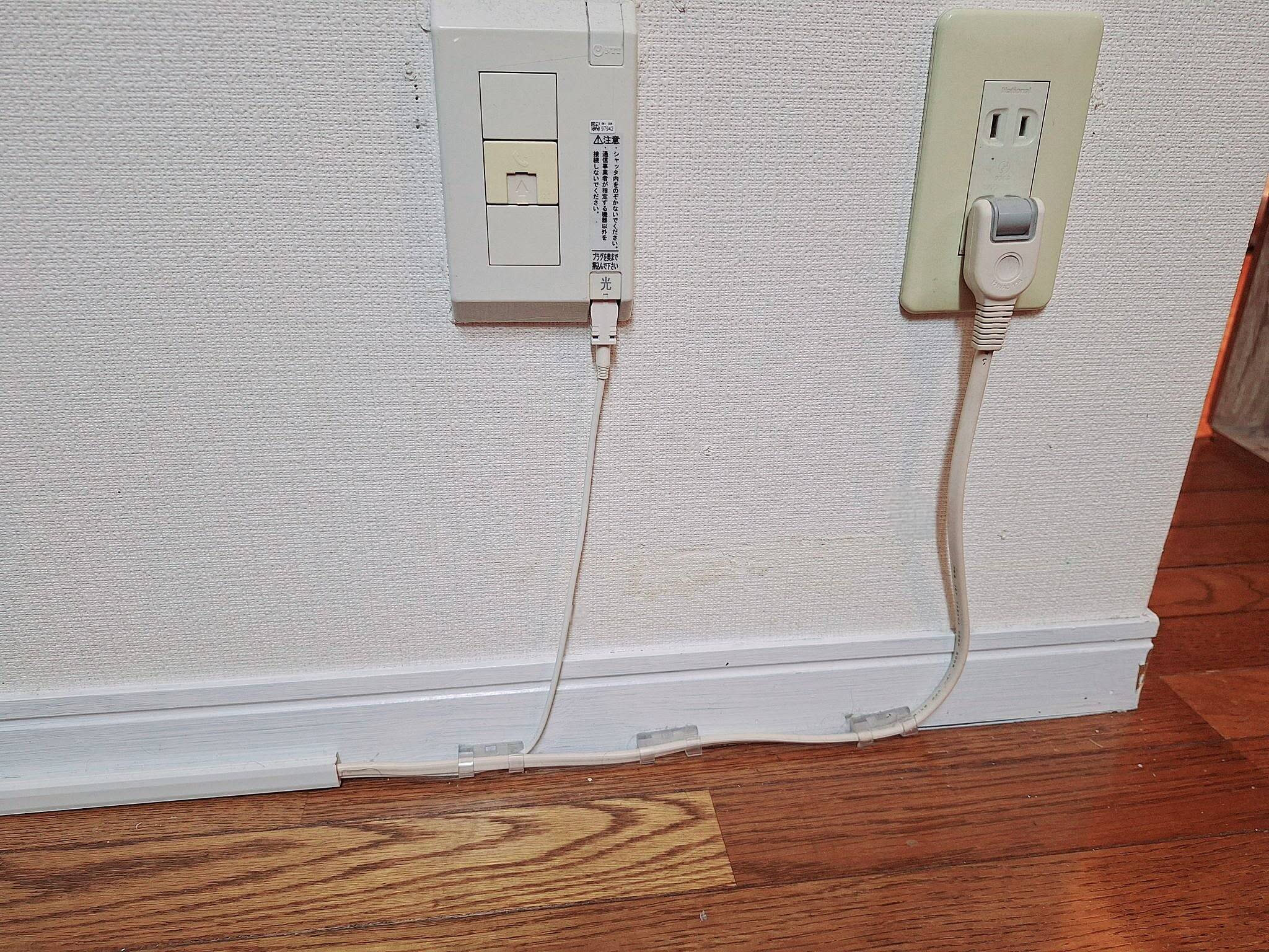 「置くだけで解決♪メモスタンドで叶える、配線周りの目隠しカバー」 by chi-さん