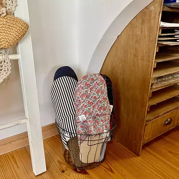 「入れるだけで整う！かご収納ですっきりまとまる便利な実例アイデア」の画像