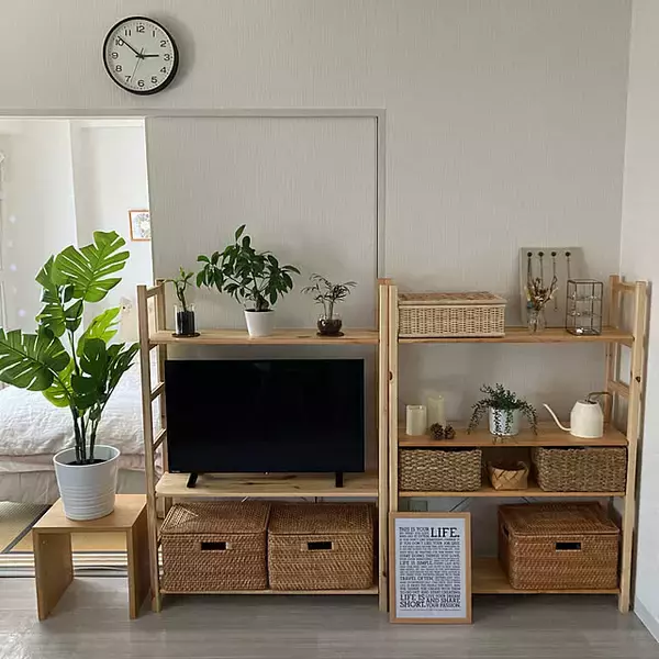 「軽やか＆ぬくもりのある風合いが魅力。アレンジもしやすい無印良品のパイン材家具」の画像