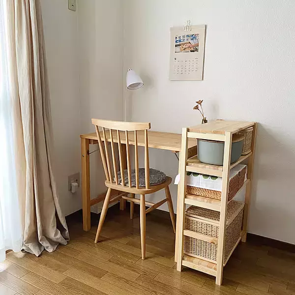 「軽やか＆ぬくもりのある風合いが魅力。アレンジもしやすい無印良品のパイン材家具」の画像