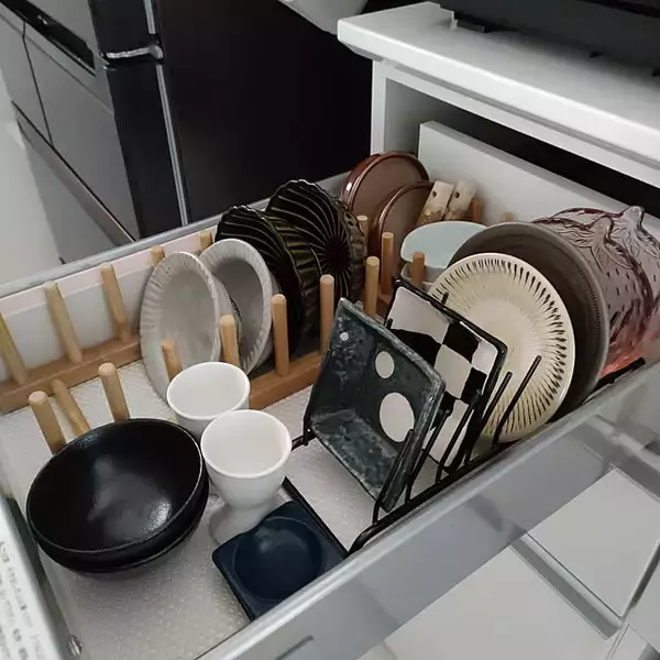 「キッチン収納を見直したい方へ！IKEAのアイテムを使った食器収納の実例6選」の画像