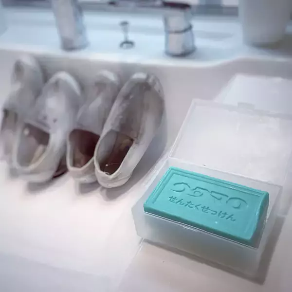 「衣類からキッチンや床まで簡単にすっきり♪万能ウタマロの使い方アイデア」の画像