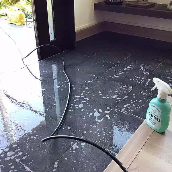 「衣類からキッチンや床まで簡単にすっきり♪万能ウタマロの使い方アイデア」の画像