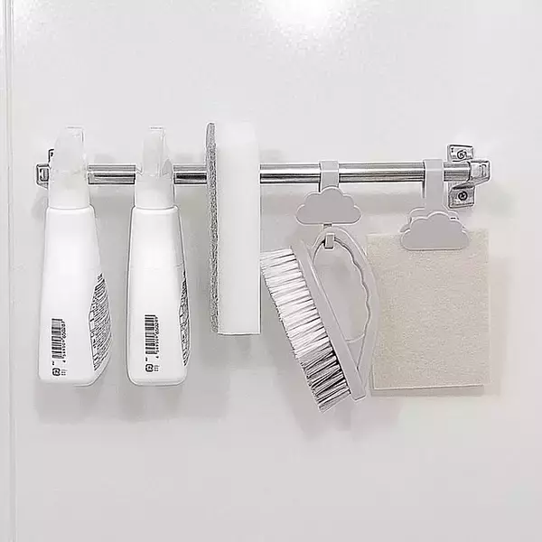 吊り下げてスッキリ収納♪100均のフック活用アイデア