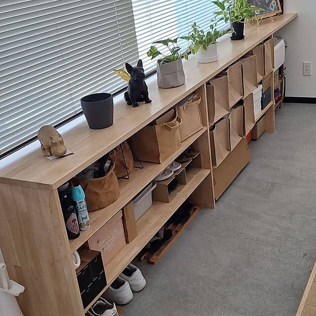 学校用品から防災グッズまですっきり！暮らしに合わせた使いやすい玄関収納の実例10選