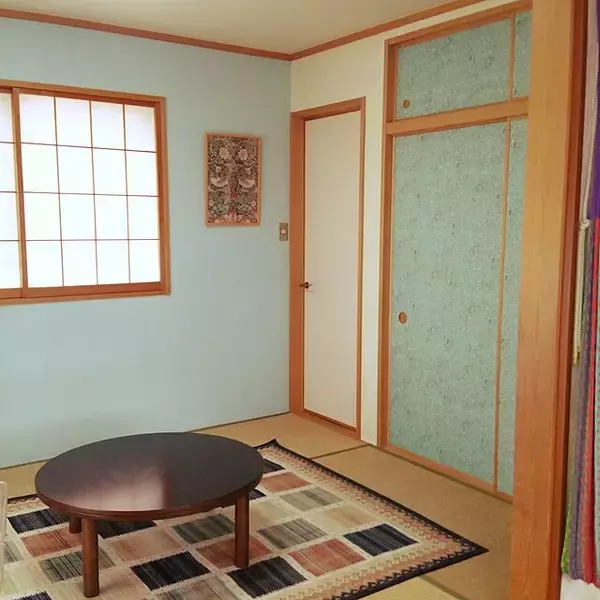 「和と洋を合わせてもっと居心地よく☆畳にラグを敷いてみませんか？」の画像