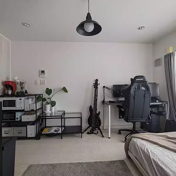 「「27m2。くつろげる空間を目指した、モノトーンモダンな部屋」 by bonlogさん」の画像