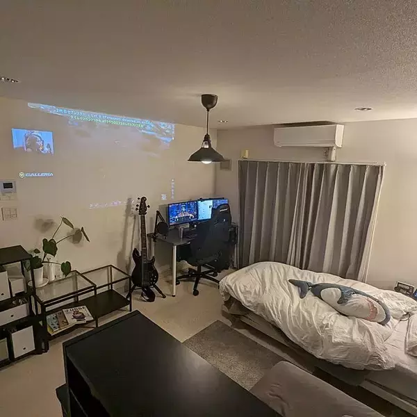 「「27m2。くつろげる空間を目指した、モノトーンモダンな部屋」 by bonlogさん」の画像