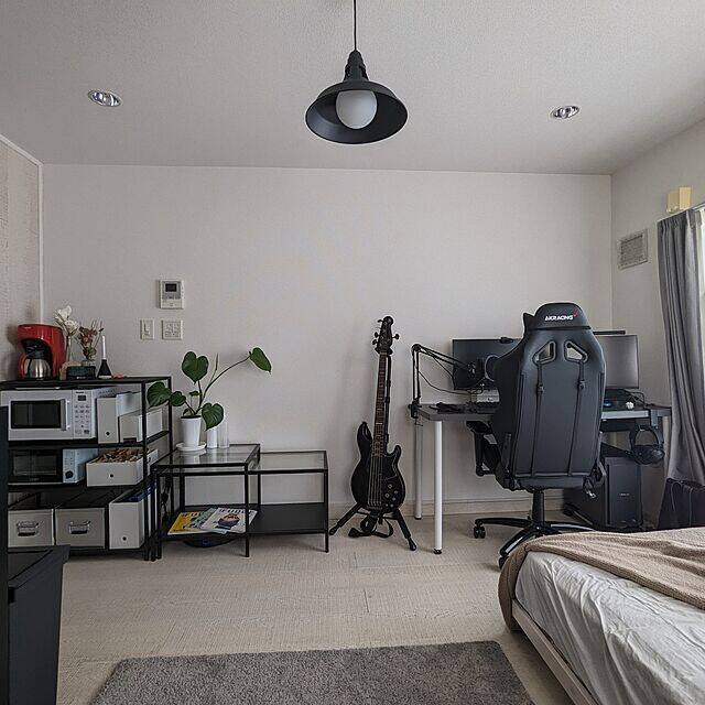 「27m2。くつろげる空間を目指した、モノトーンモダンな部屋」 by bonlogさん