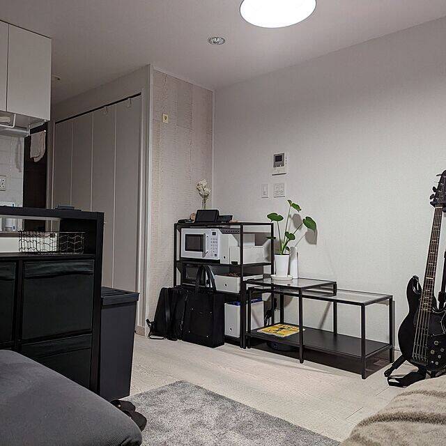 「27m2。くつろげる空間を目指した、モノトーンモダンな部屋」 by bonlogさん