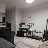 「「27m2。くつろげる空間を目指した、モノトーンモダンな部屋」 by bonlogさん」の画像7