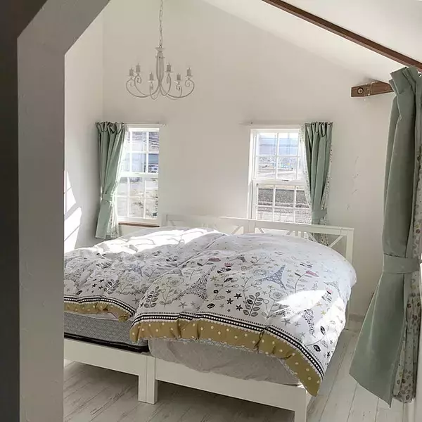 「おとぎ話の世界へ。ゆっくり時間の流れるカントリー風インテリア」の画像