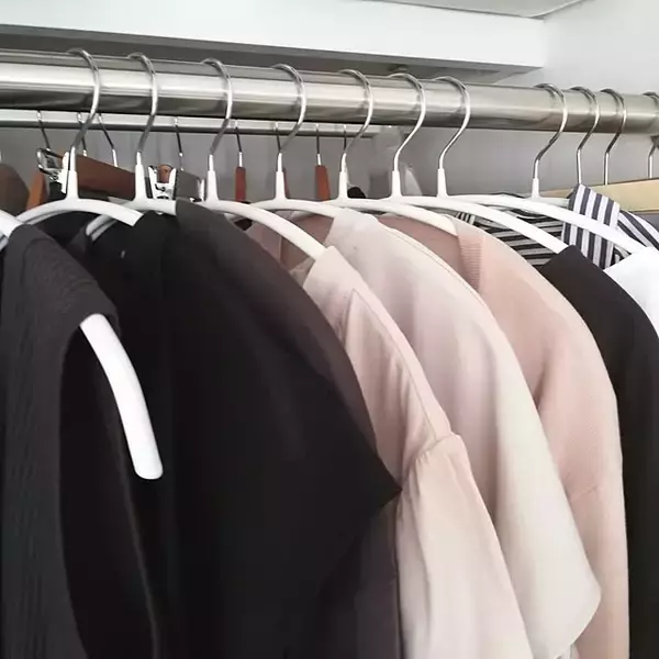 「クローゼットの収納が劇的に変化！ニトリのハンガーが優秀」の画像