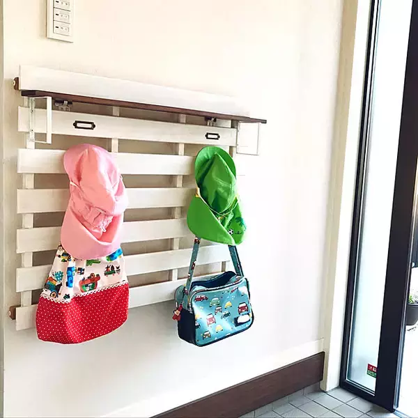 「壁を傷つけずにスッキリ収納＆インテリアが実現！壁美人を使ったDIYアイデア集」の画像