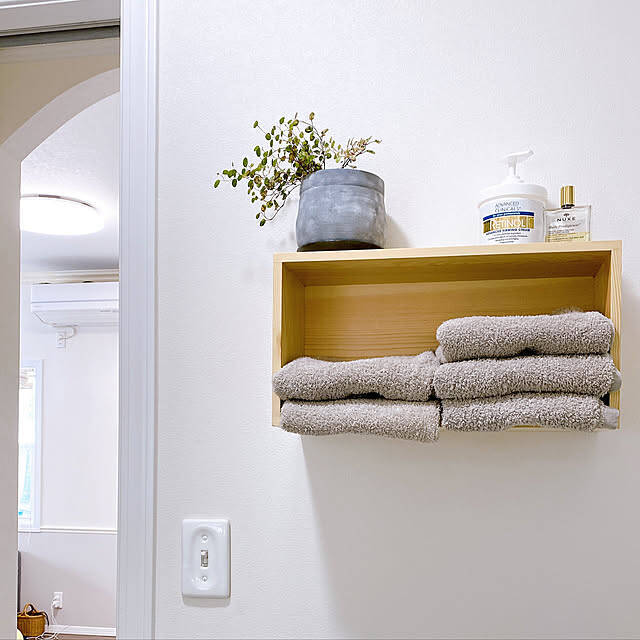 壁を傷つけずにスッキリ収納＆インテリアが実現！壁美人を使ったDIYアイデア集