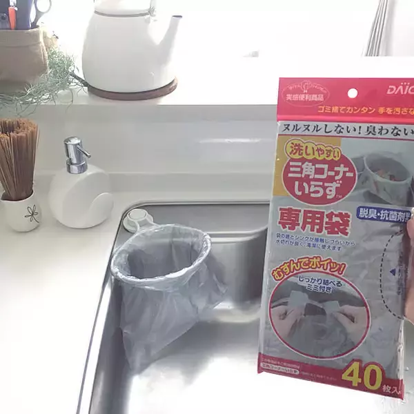 「シンク周りがスッキリしてキッチンが快適に！三角コーナーの代替品アイデア」の画像