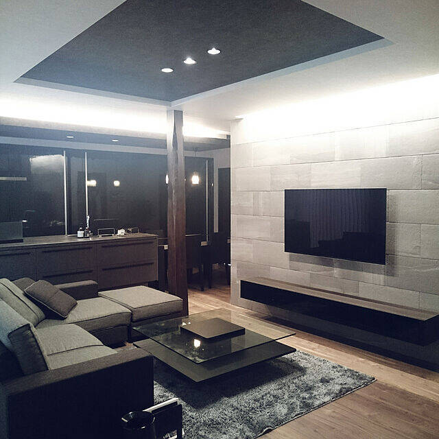 透明感に魅了される♡ガラステーブルでお部屋に変化をプラス