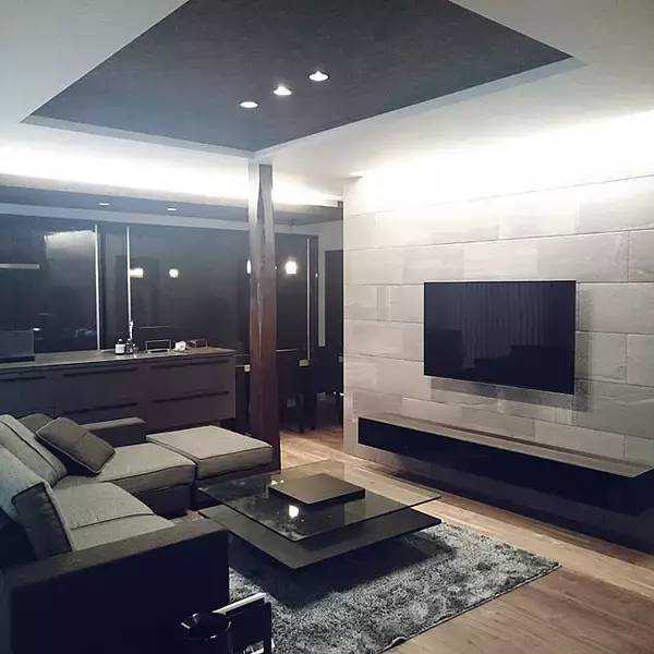 「透明感に魅了される♡ガラステーブルでお部屋に変化をプラス」の画像