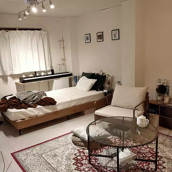 「透明感に魅了される♡ガラステーブルでお部屋に変化をプラス」の画像