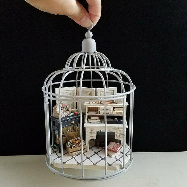 思わず見惚れてしまいそう♡小さくってキュートな手作りドールハウスの魅力