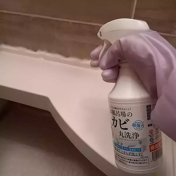 「黒ずみが見違えるほどキレイに！タイル目地がよみがえるお掃除アイデア」の画像