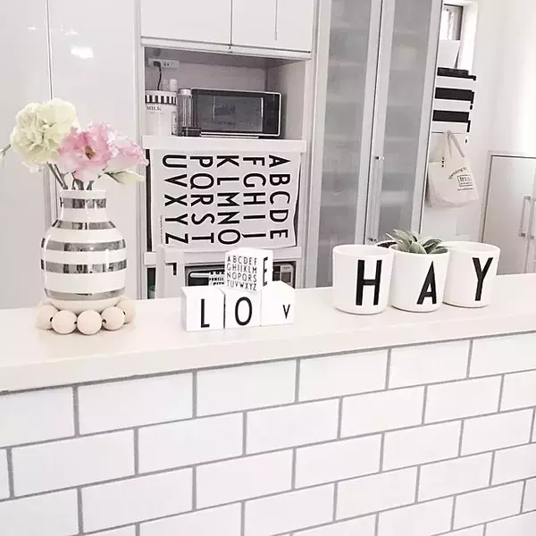 「お部屋を華やかさをプラスしてくれる♪花瓶を使い分けて花のある生活を」の画像