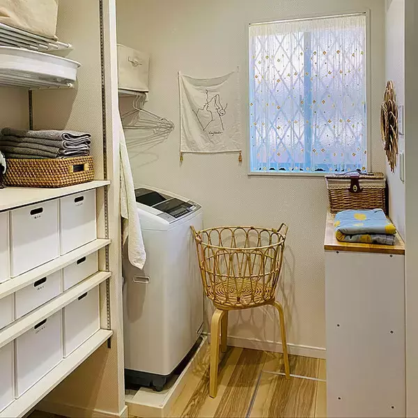 「家じゅうどこでも大活躍☆IKEAのスツールの使い方を場所別にご紹介」の画像