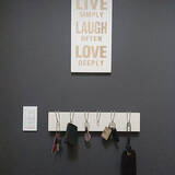 「収納の便利さがグンとアップ！無印良品「横ブレしにくいフック」の使い方」の画像1