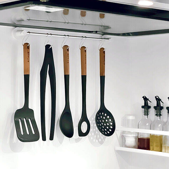 収納の便利さがグンとアップ！無印良品「横ブレしにくいフック」の使い方