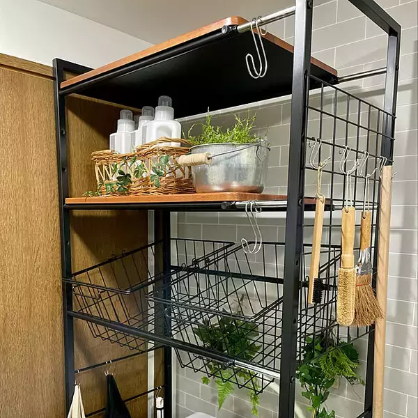 「収納の便利さがグンとアップ！無印良品「横ブレしにくいフック」の使い方」の画像