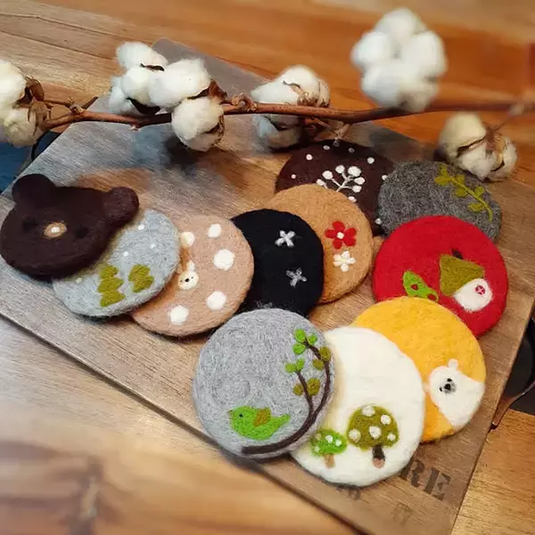 「ふんわり素材が生むやさしい世界。羊毛フェルトのハンドメイド作品をまとめてご紹介」の画像