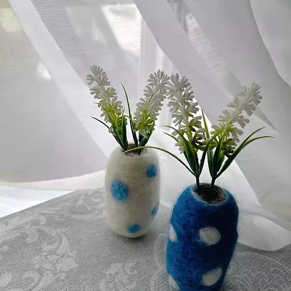 「ふんわり素材が生むやさしい世界。羊毛フェルトのハンドメイド作品をまとめてご紹介」の画像