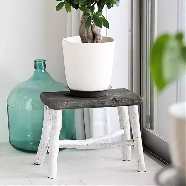 「休憩にもディスプレイにも大活躍！今すぐ作ってみたいDIYのスツール実例」の画像