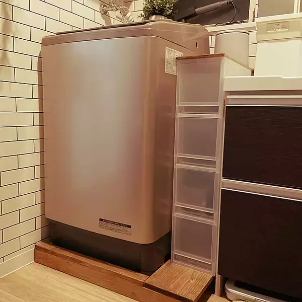 「空きスペースを有効活用！無印良品ポリプロピレンストッカーを使った収納アイデア」の画像