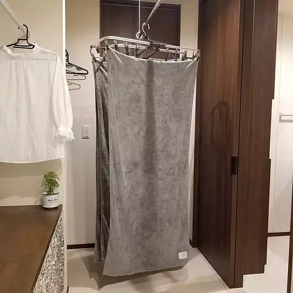 「毎日の洗濯がスムーズになる♪バスタオルの干し方を工夫している実例10選」の画像