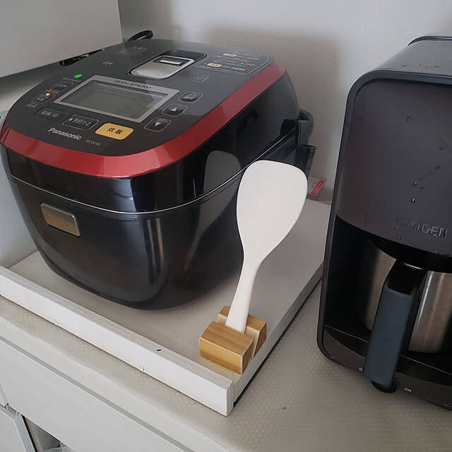 炊きたてのご飯をおいしく食べるために。ストレスフリーなしゃもじの置き方