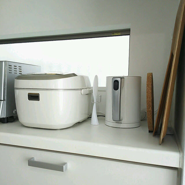 炊きたてのご飯をおいしく食べるために。ストレスフリーなしゃもじの置き方